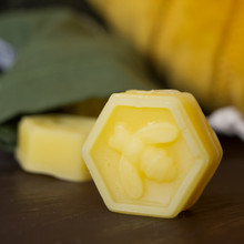 Load image into Gallery viewer, Yuletide Bash Beeswax Melts
